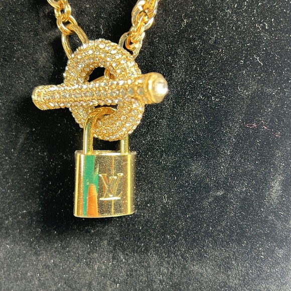 Beautiful pave crystal toggle necklace with New Authentic Louis Vuitton lock&key - Picture 3 of 5